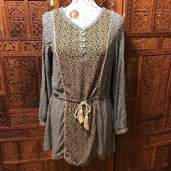Tops - 3 for $15 Boutique Leaf Print Tunic